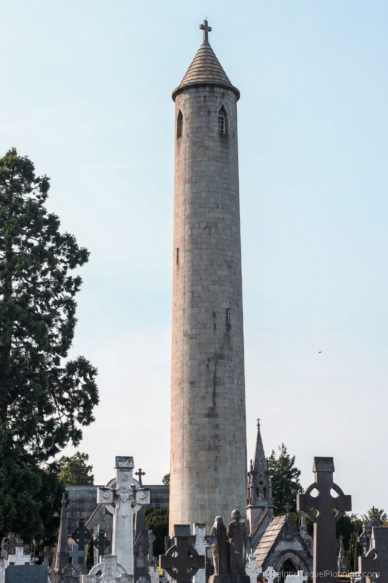 Round tower in a Dublin graveyard, a free Dublin attraction.