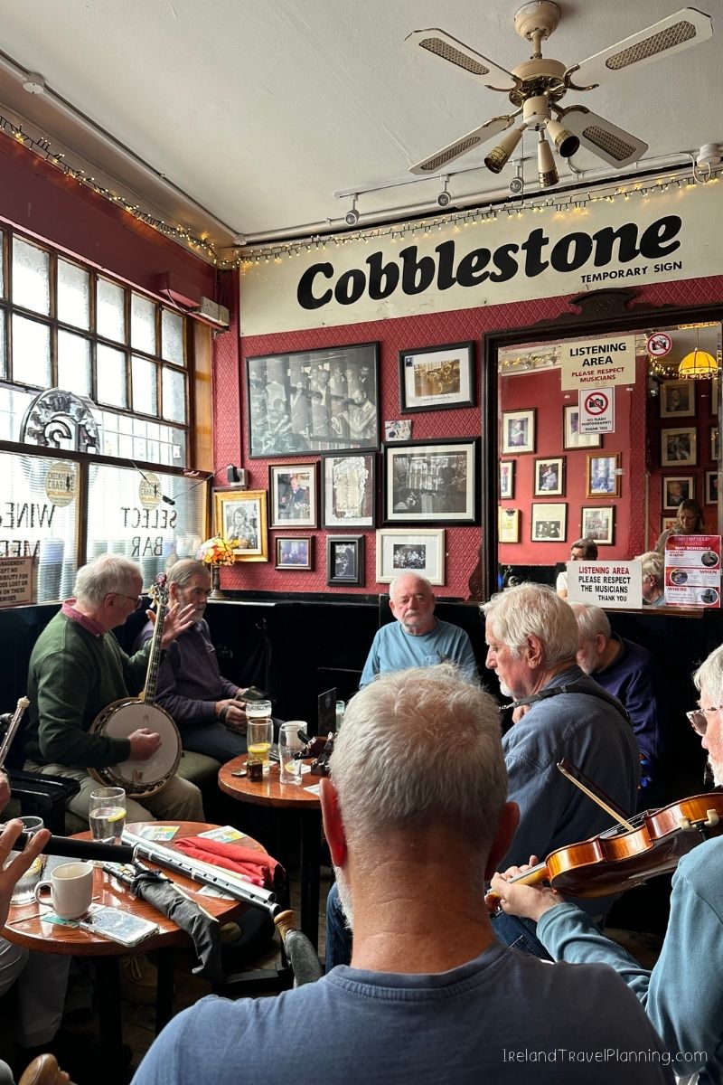 Musicians play traditional Irish music at Cobblestone bar, Dublin. Ireland travel tip.
