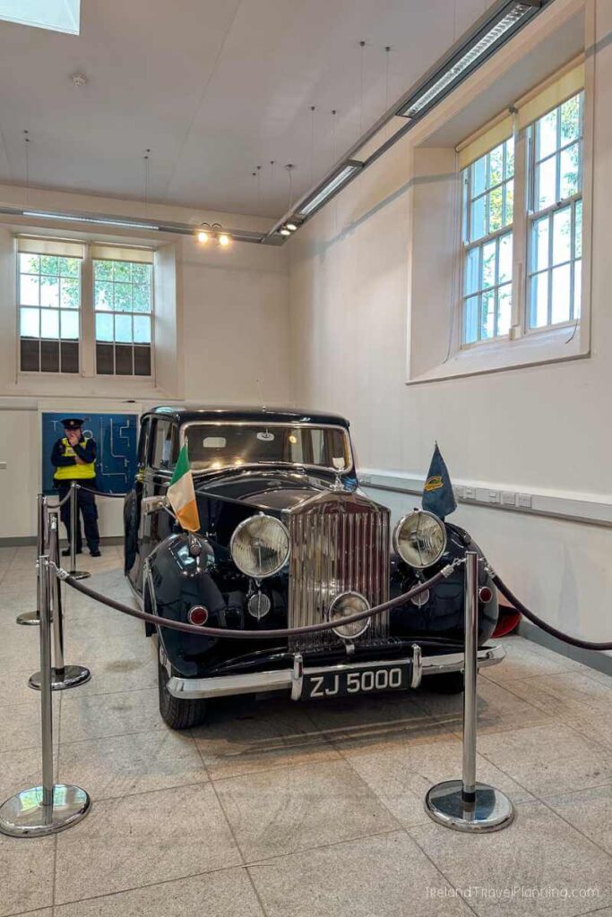 Vintage car on display in Dublin, Ireland, a free thing to do.