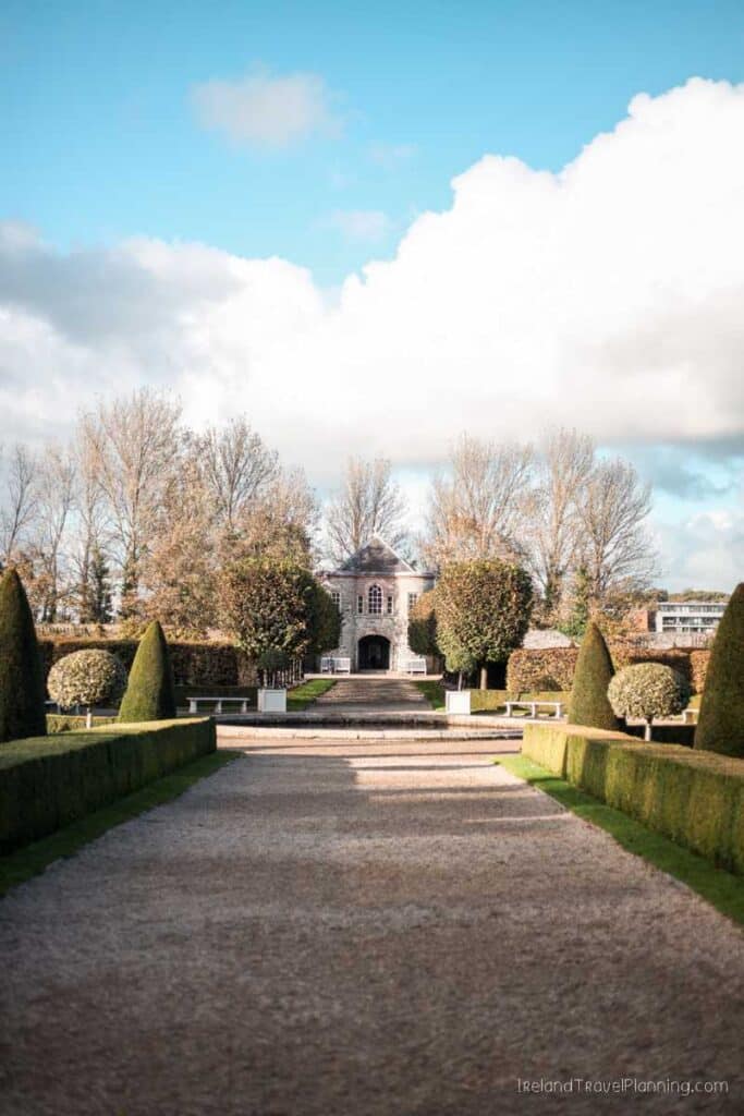 Garden path leading to a building in Dublin, free things to do.