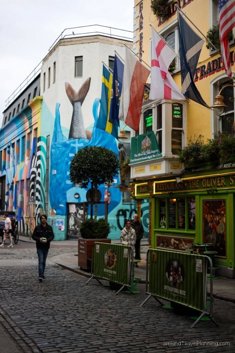 The Oliver St. John Gogarty pub in Temple Bar, Dublin, with live traditional Irish music advertised.